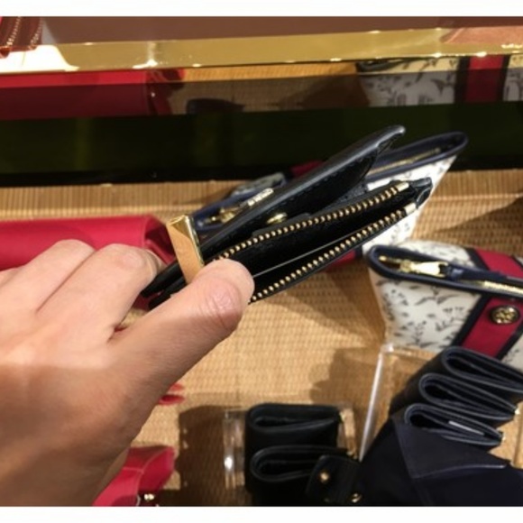 Tory Burch Emerson Mini Wallet - Picture 4 of 8